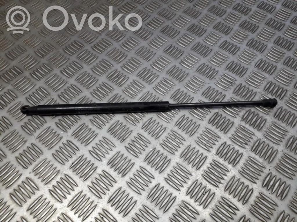 Fiat 500 Siłownik maski przedniej 