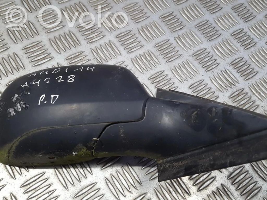 Audi A4 S4 B5 8D Etuoven sähköinen sivupeili 