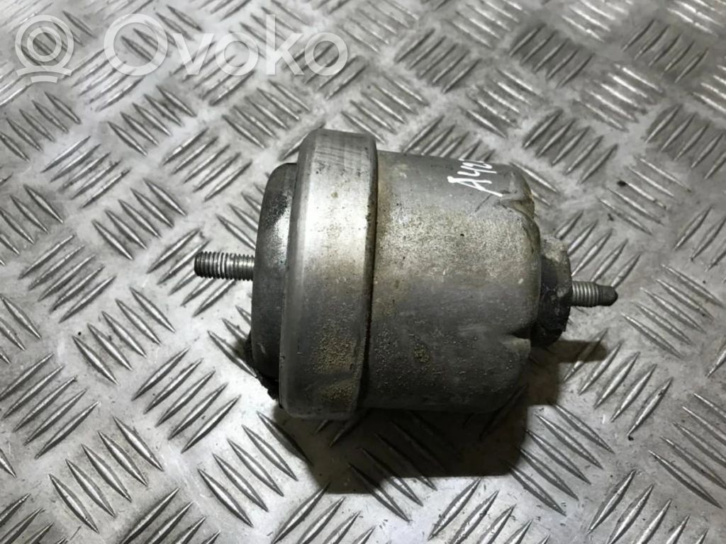 Opel Vectra B Engine mount bracket 