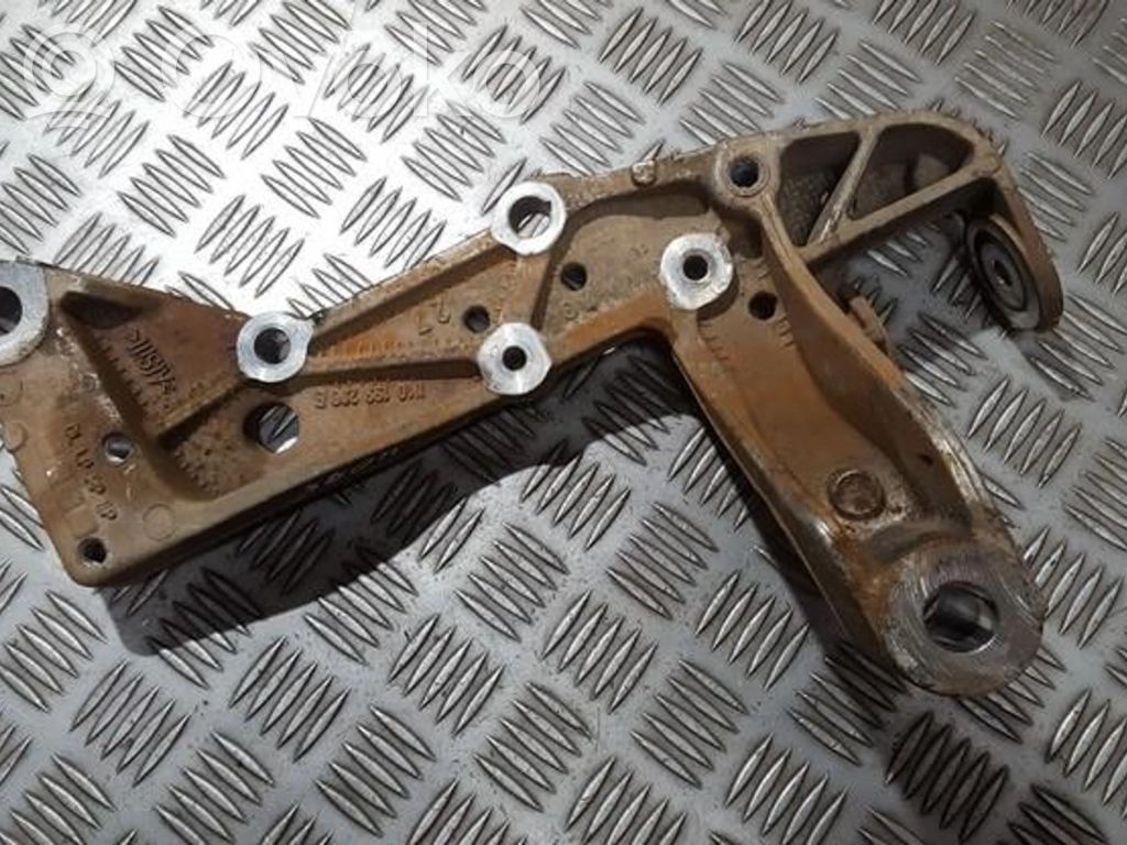 Querlenker Achsschenkel vorne   1K0199296E,1K0199296E
