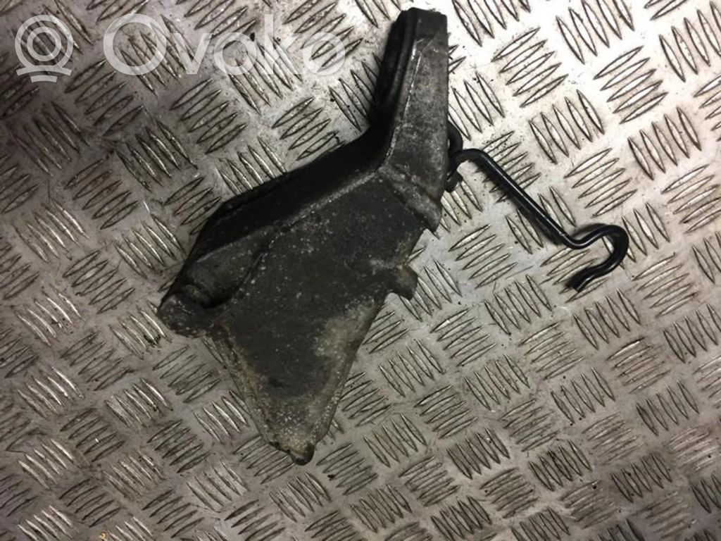 Audi 100 S4 C4 Engine mounting bracket 