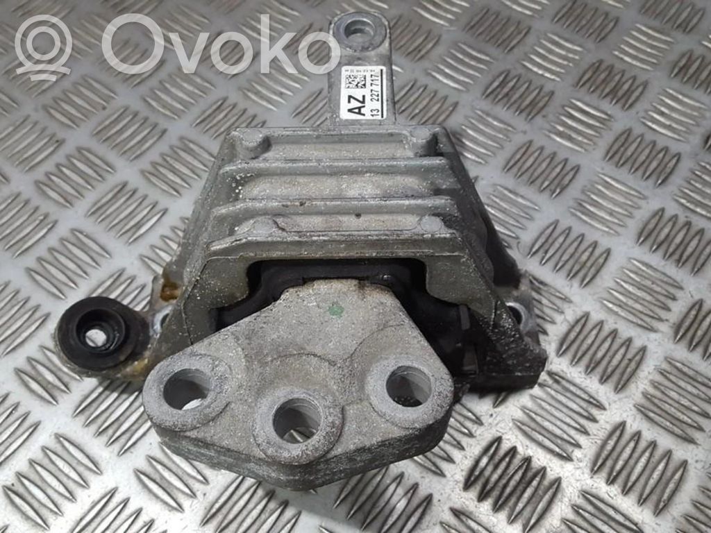 Opel Insignia A Engine mount bracket 