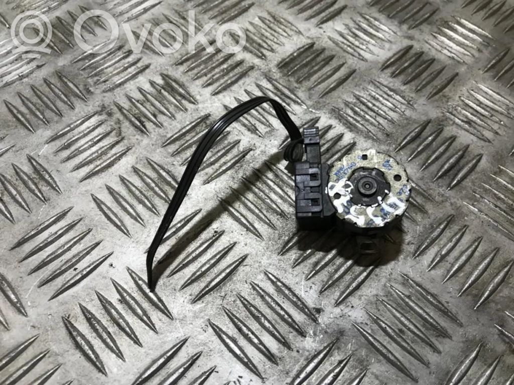 Motor/activador trampilla de calefacción   8363795,8363795