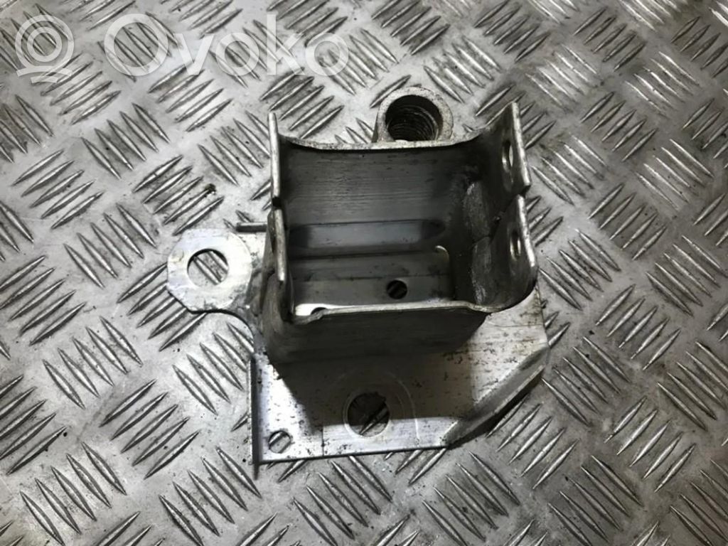 Renault Clio III Front bumper mounting bracket 