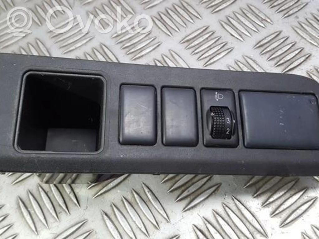 Bouton commande réglage hauteur de phares   25190BH00A,684859U000,25190BH00A,684859U000,P10971