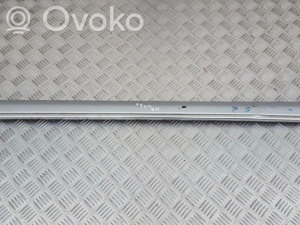 Mercedes-Benz E W210 Rivestimento della portiera anteriore (modanatura)