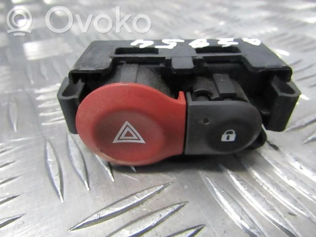 Hazard light switch   8200214896,8200483813,8200214896,8200409382,8200476191,8200483813,8200523299