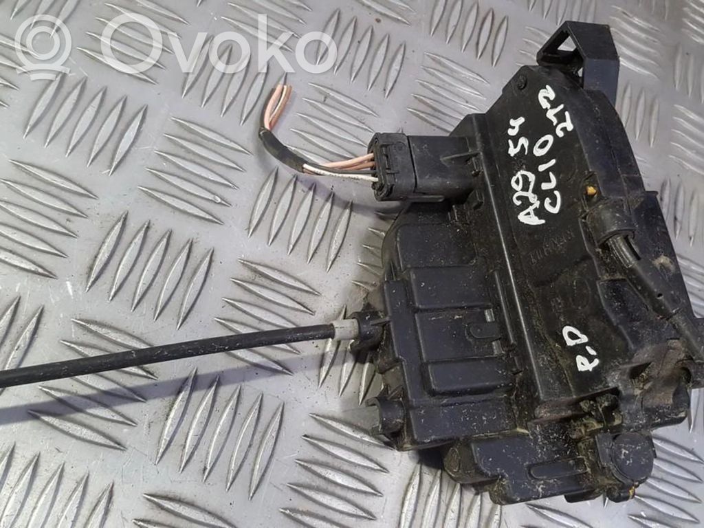 Renault Clio III Priekšpusē slēdzene 