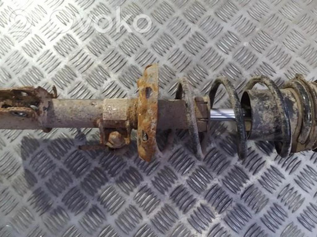 Opel Corsa C Priekšpusē amortizators 