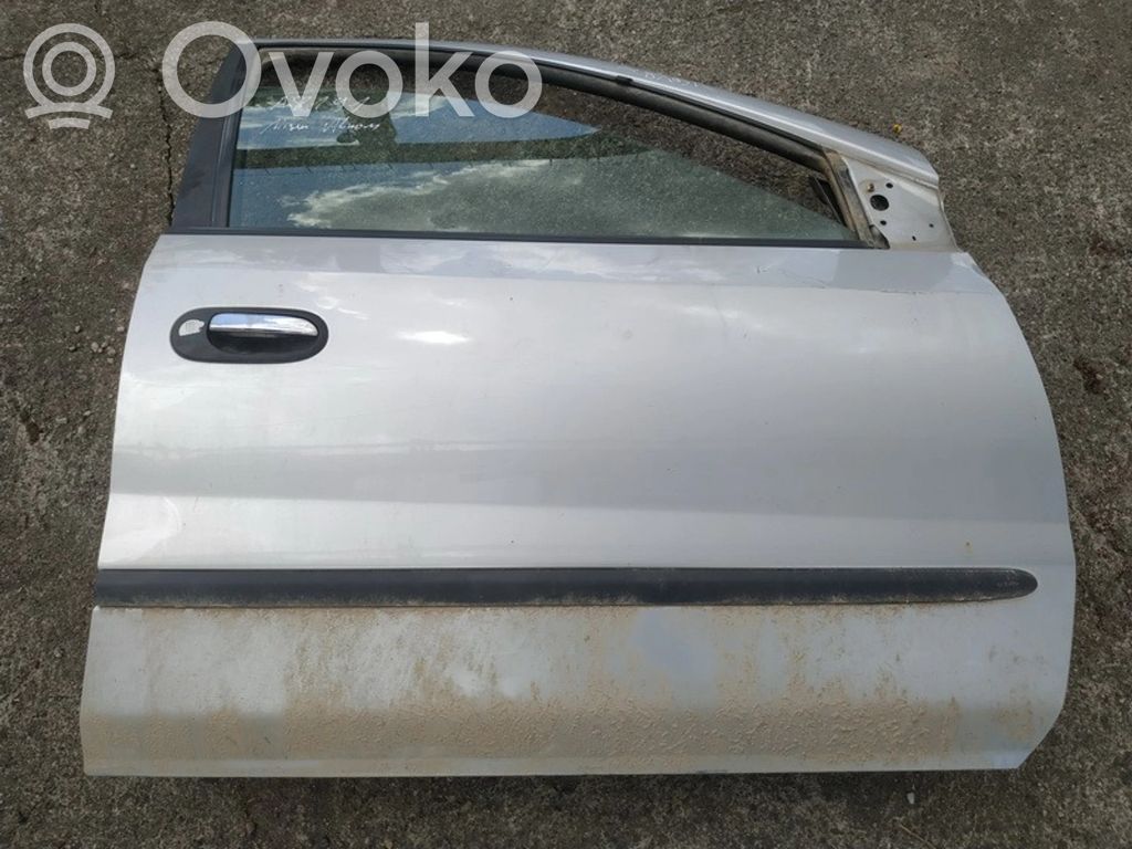 Nissan Almera Tino Передняя дверь