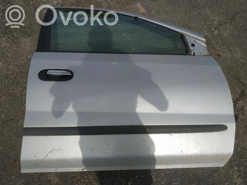 Nissan Almera Tino Portiera anteriore