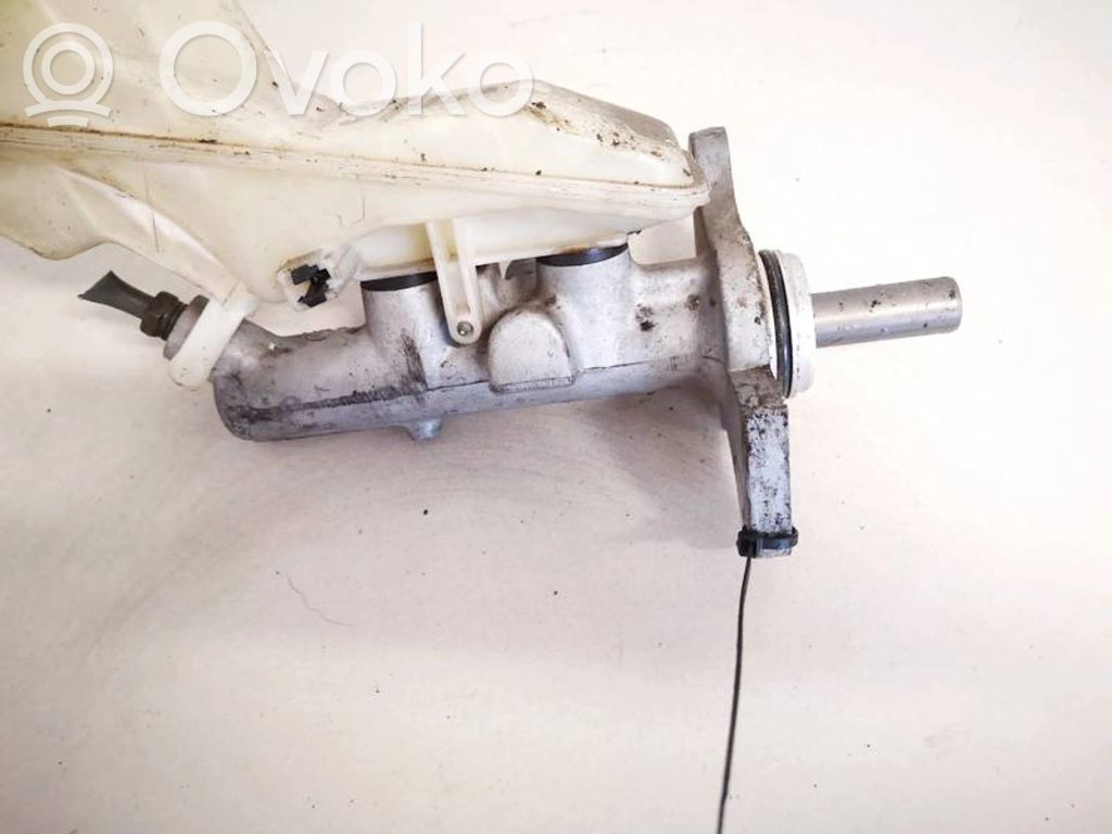 Master brake cylinder