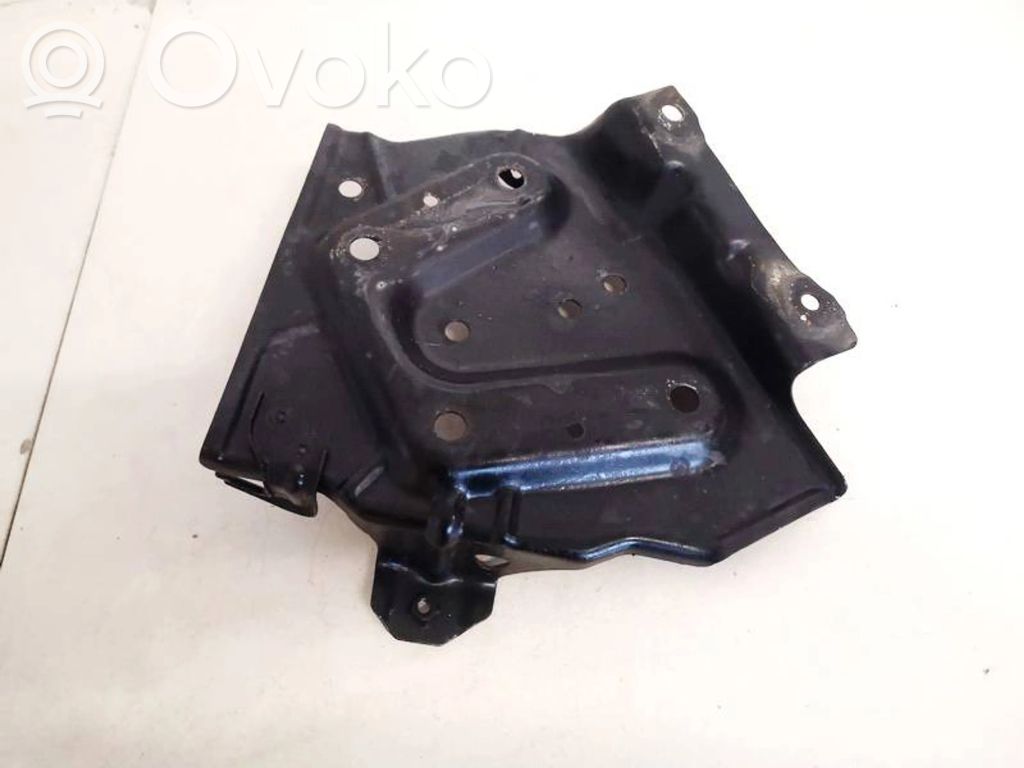 Battery bracket