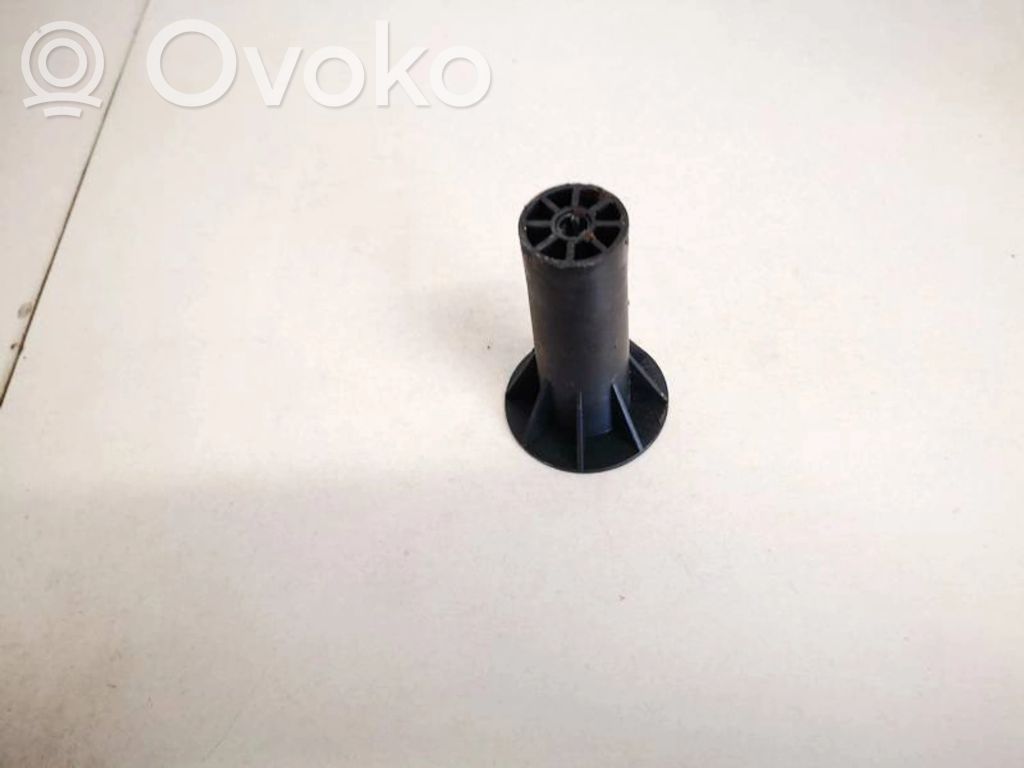 Mercedes-Benz E W212 Tornillo de la rueda de repuesto 
