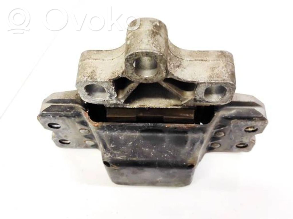 Volkswagen PASSAT B6 Suport tampon motor