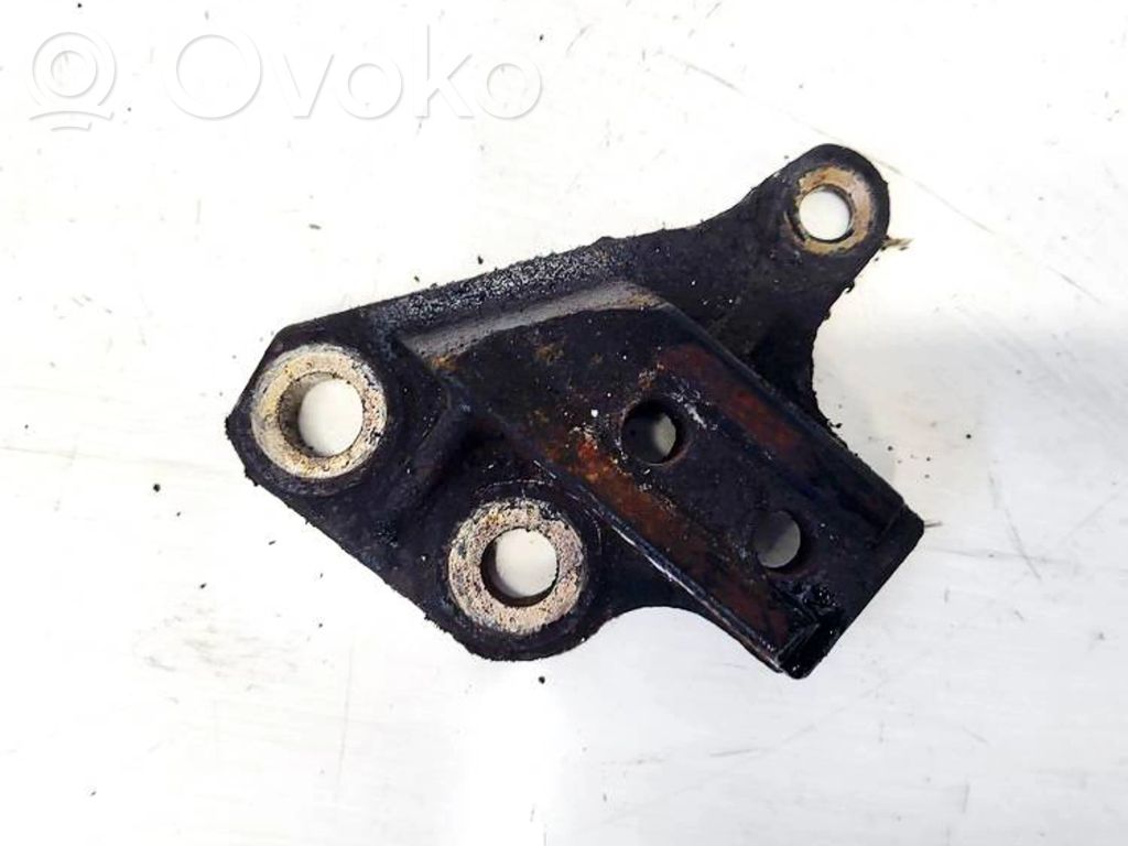 Volvo V70 Engine mounting bracket 