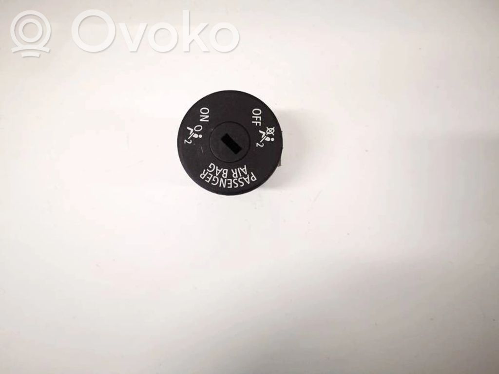 BMW 3 F30 F35 F31 Wyłącznik poduszki powietrznej Airbag pasażera 