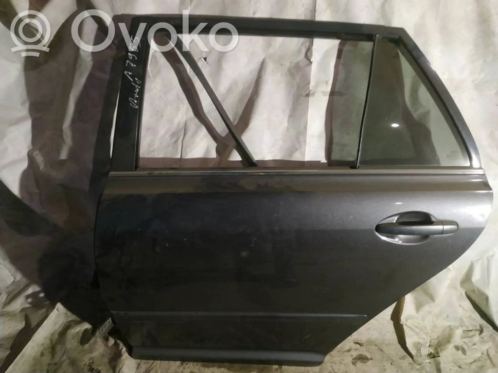 Toyota Avensis T250 Puerta trasera 