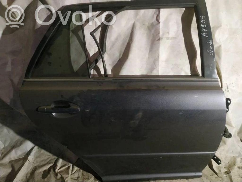 Toyota Avensis T250 Puerta trasera 