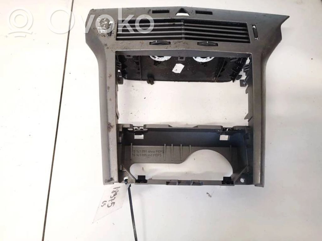 Opel Astra H Rejilla de ventilación central del panel 