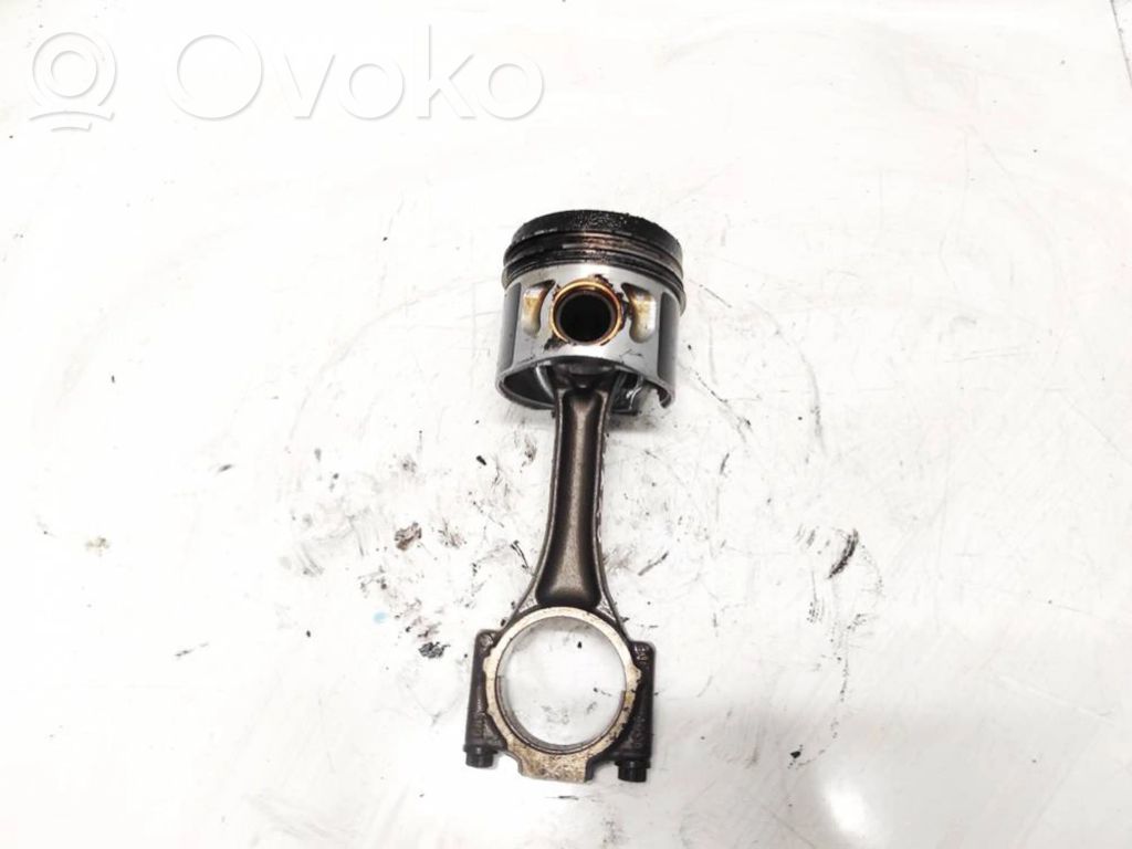Piston avec bielle
