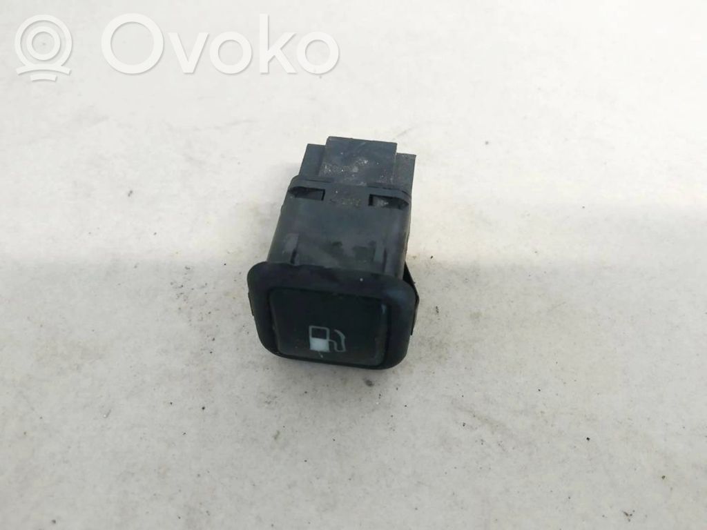 Volkswagen PASSAT B5 Comutator deschidere clapetă rezervor 