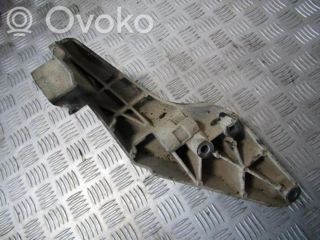 Opel Vectra B Engine mounting bracket 