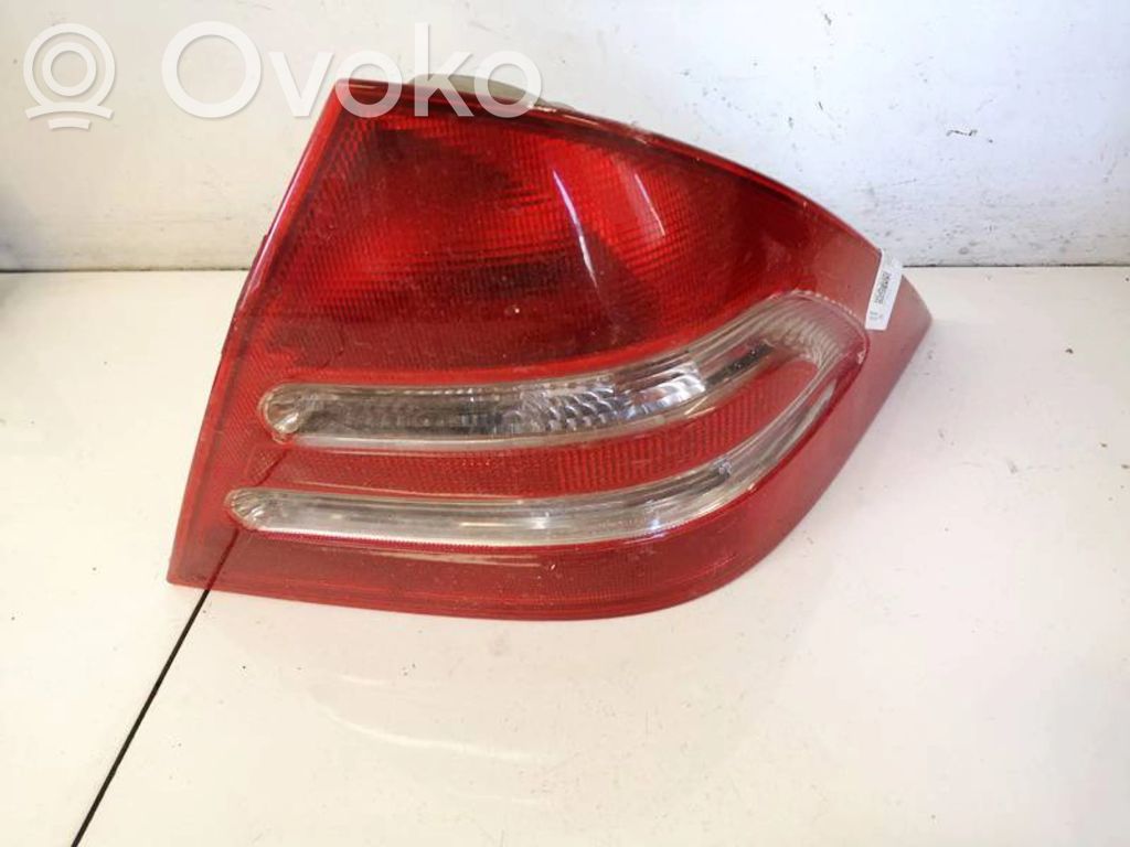 Mercedes-Benz C W203 Lampă spate în caroserie 