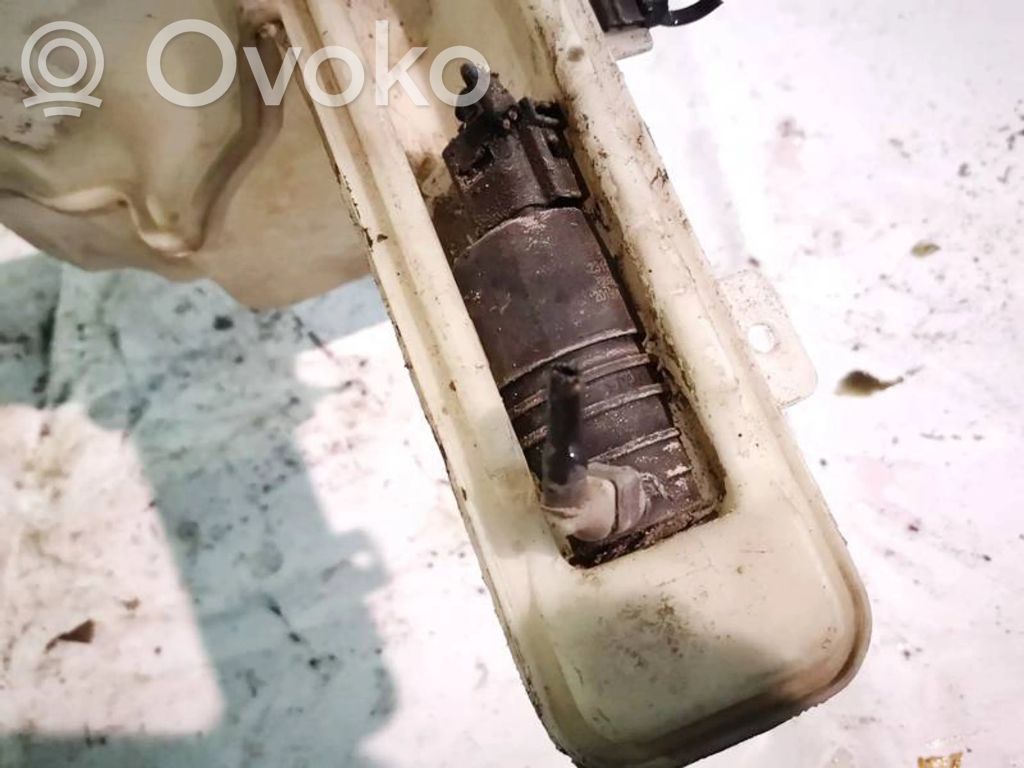 Volkswagen PASSAT B6 Pompă spălător parbriz 