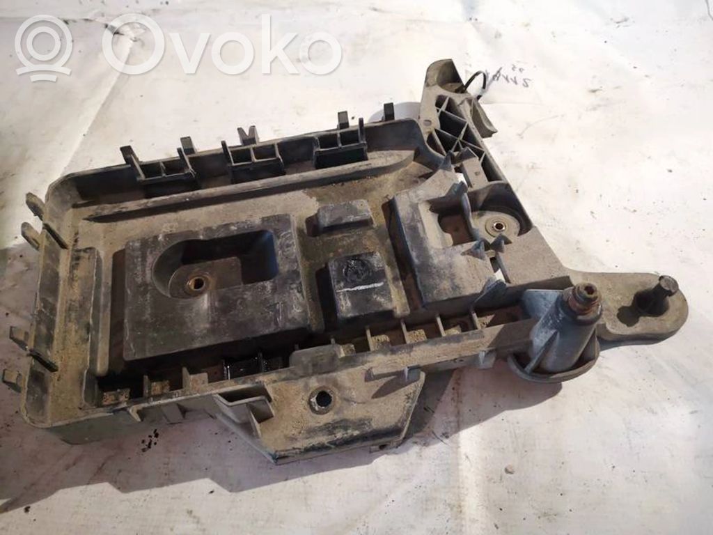 Volkswagen Golf VI Podstawa / Obudowa akumulatora 
