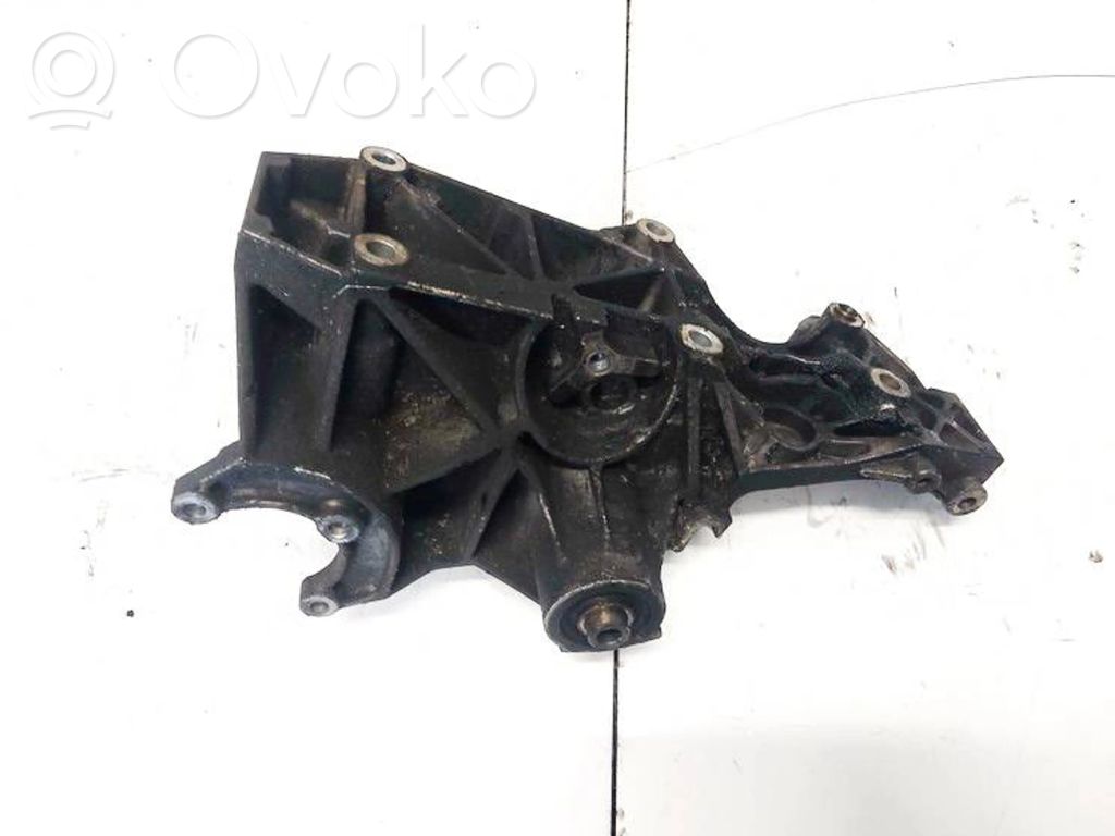 Volkswagen PASSAT B5.5 Łapa / Mocowanie silnika