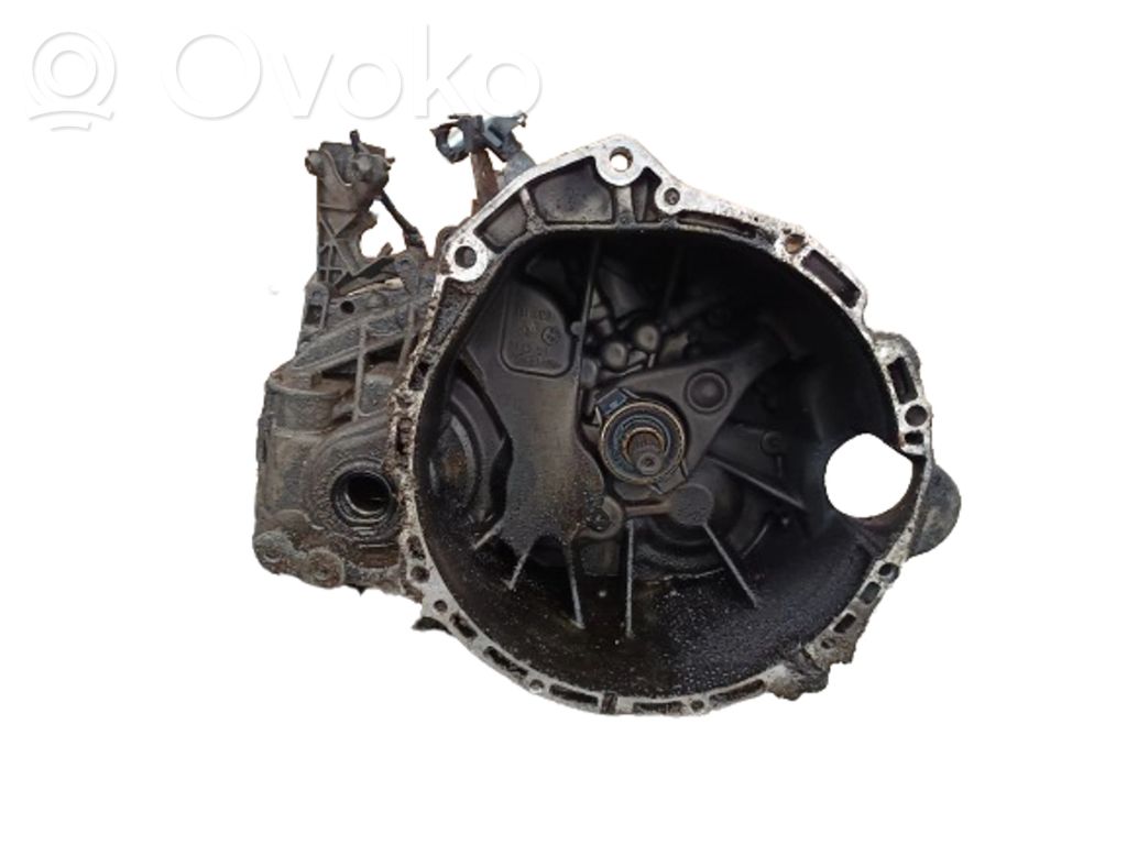 Nissan Primera Cutie viteze manuală cu 5 trepte