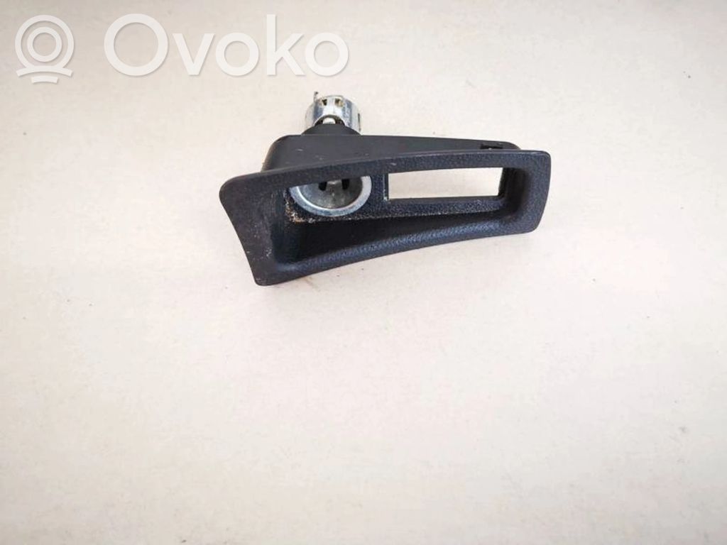 BMW 1 E81 E87 Mechero del coche 