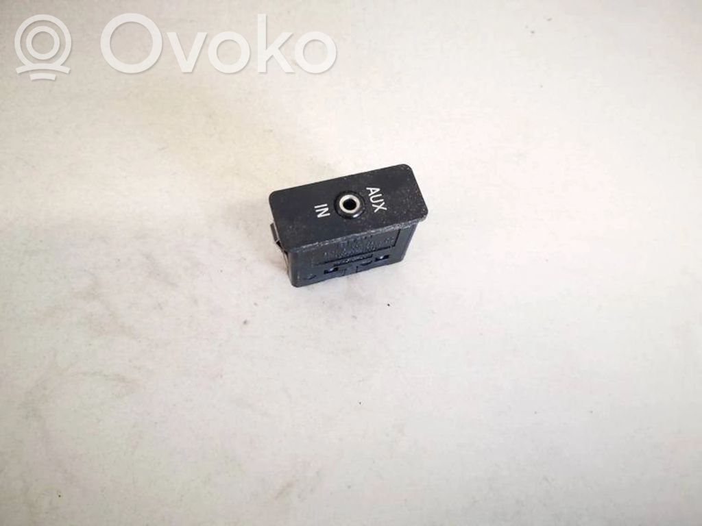 USB-pistokeliitin   61316930561,6131693056102,61316930561,6131693056102