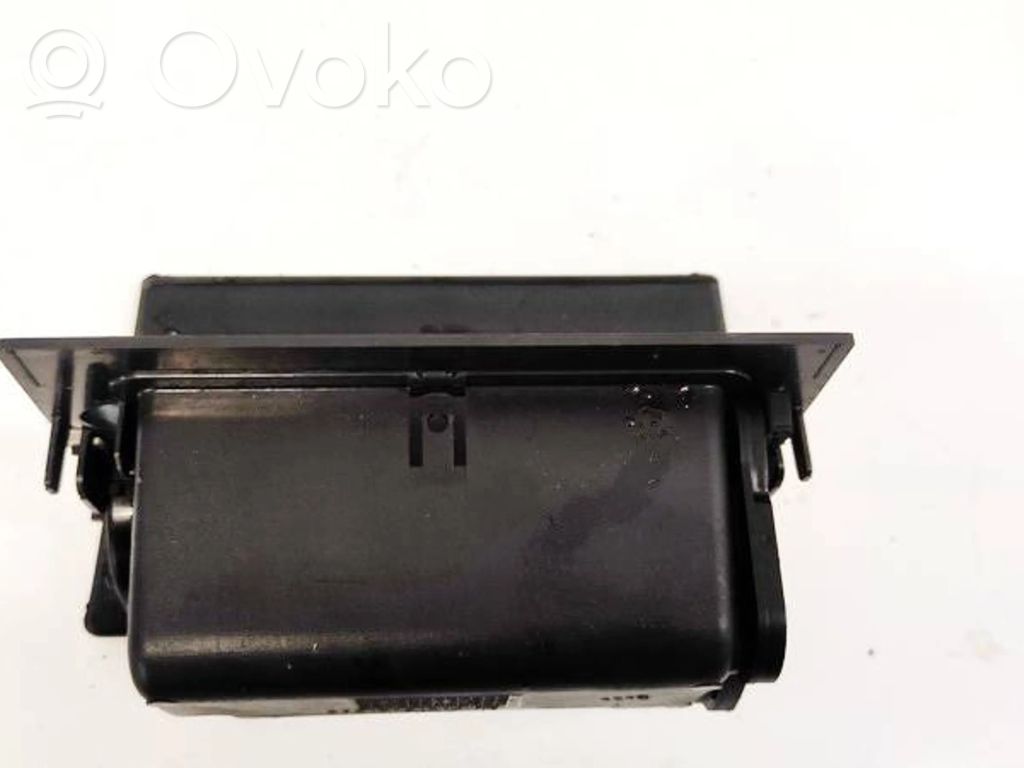 Opel Signum Posacenere auto 