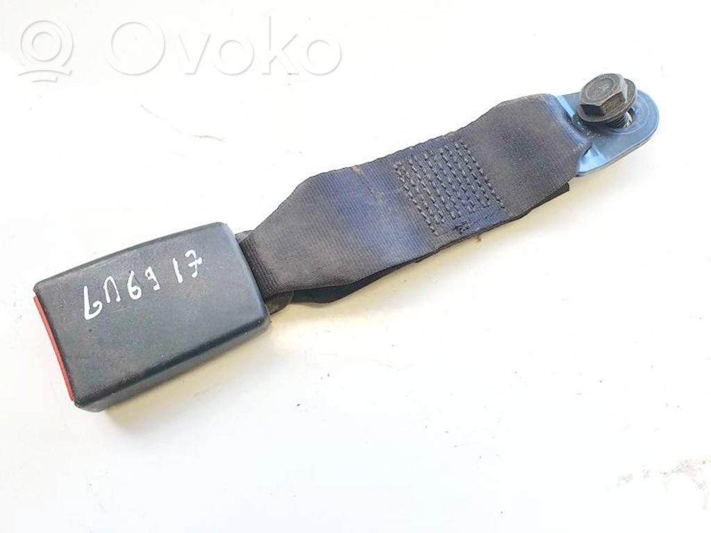 Nissan Micra Takaistuimen turvavyön solki 