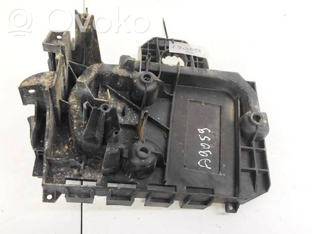 Citroen C5 Akkulaatikon alusta 