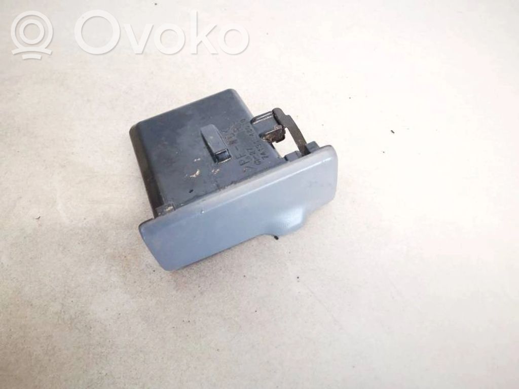 Toyota Avensis Verso Auton tuhkakuppi 