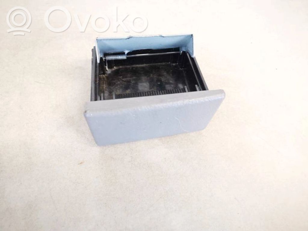 Toyota Avensis Verso Cendrier