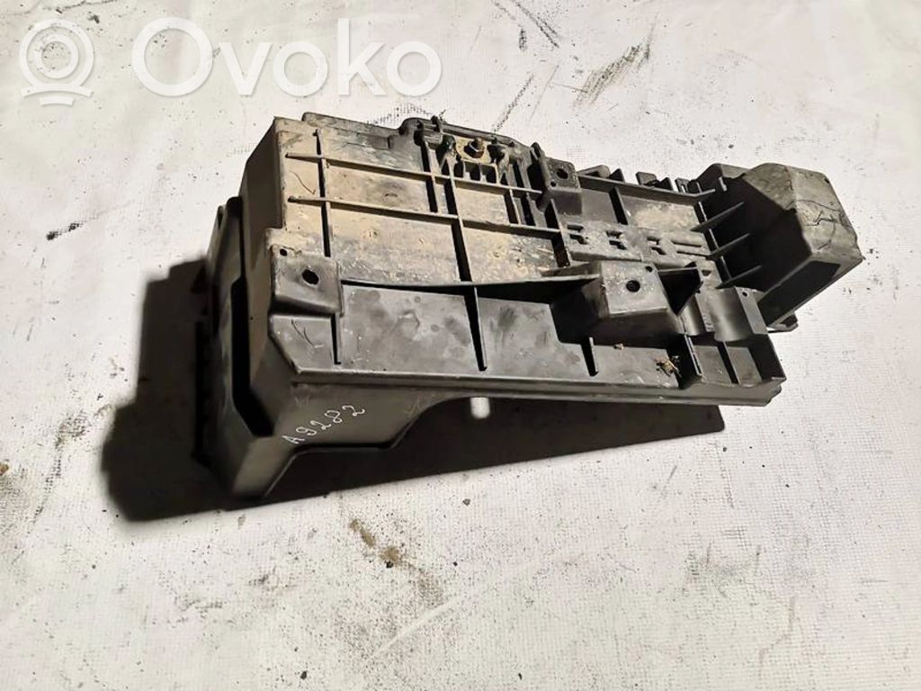 Opel Vectra C Akkulaatikon alusta 