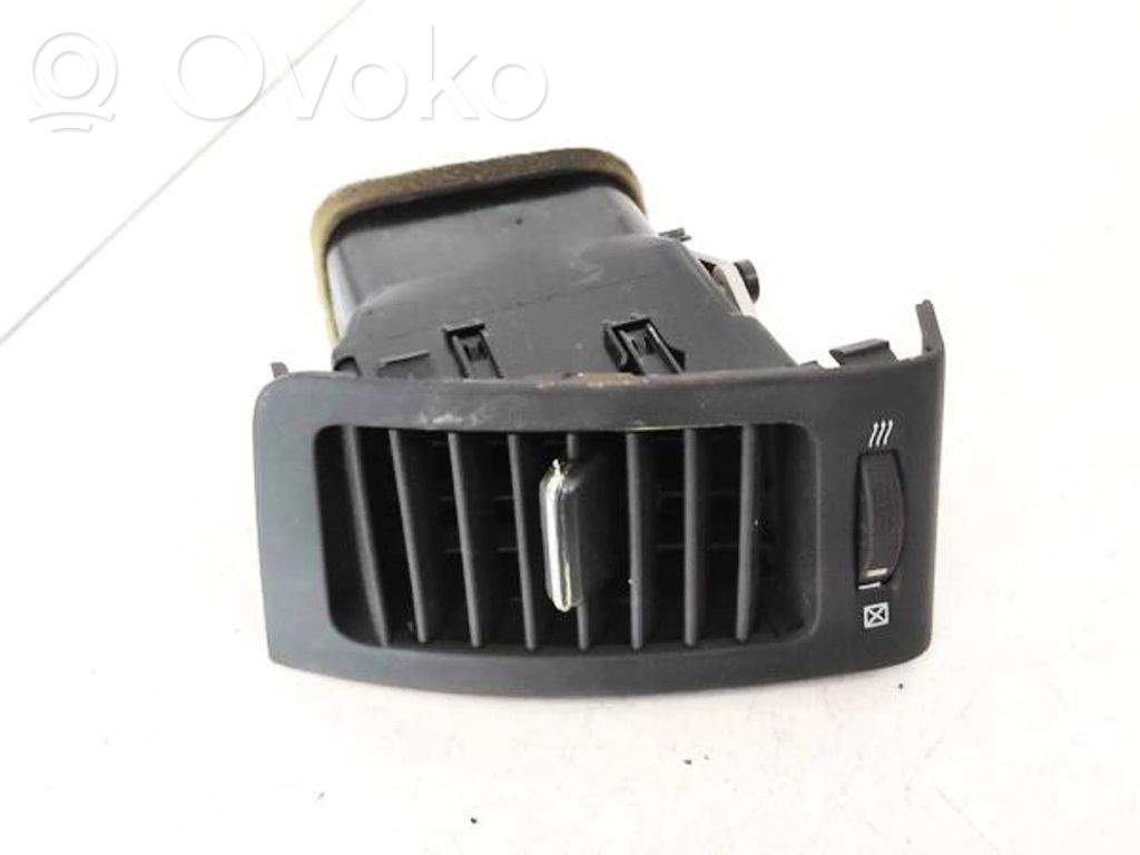Toyota Corolla Verso E121 Rejilla de ventilación central del panel