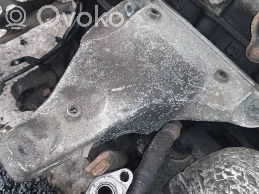 Volkswagen PASSAT B5 Supporto di montaggio del motore (usato) 