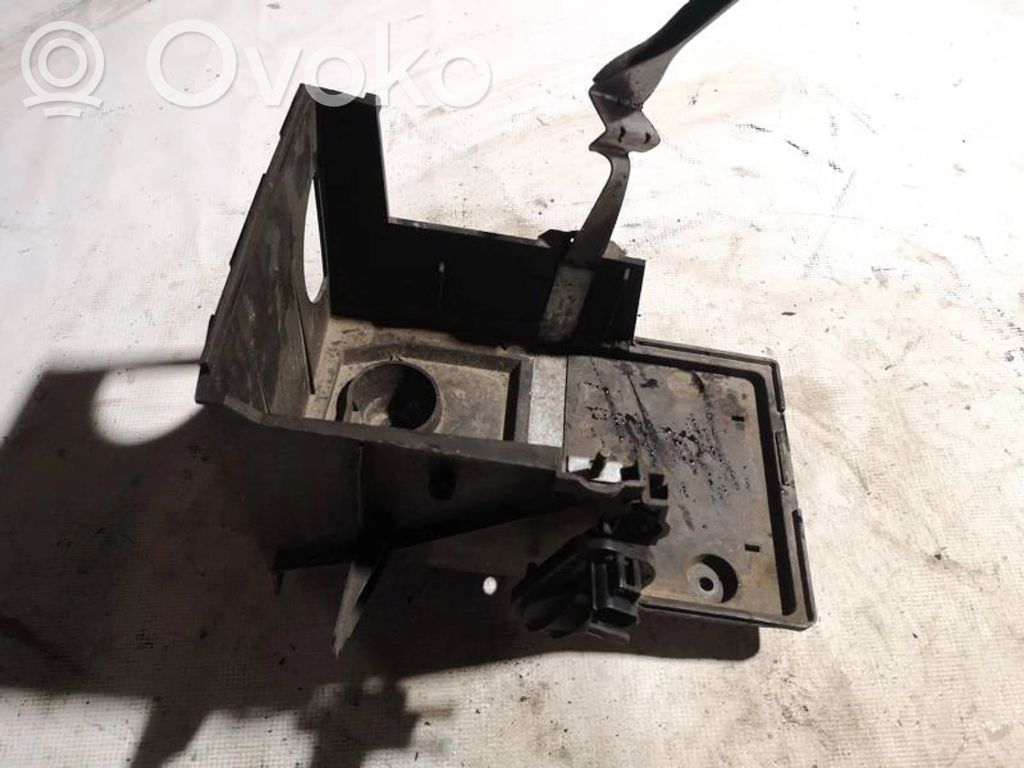Volvo V50 Soporte para la batería 