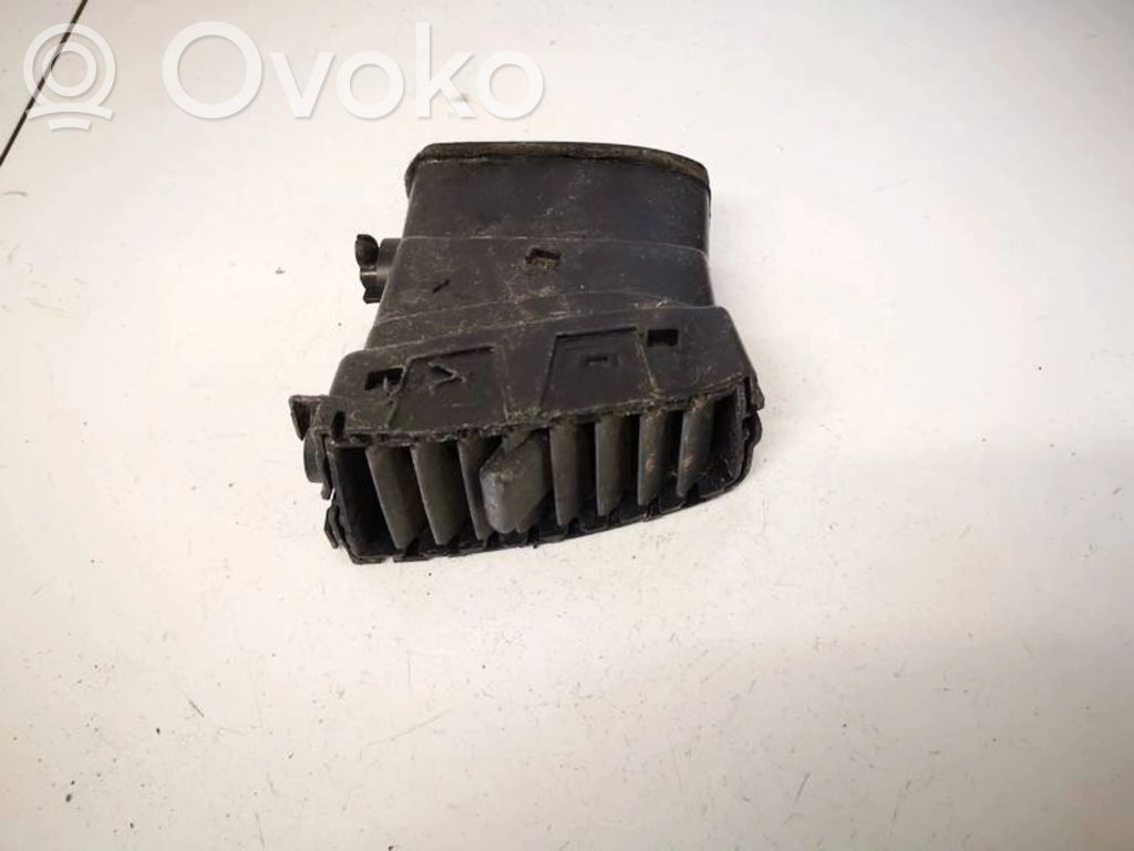 Nissan Micra Rejilla de ventilación central del panel 