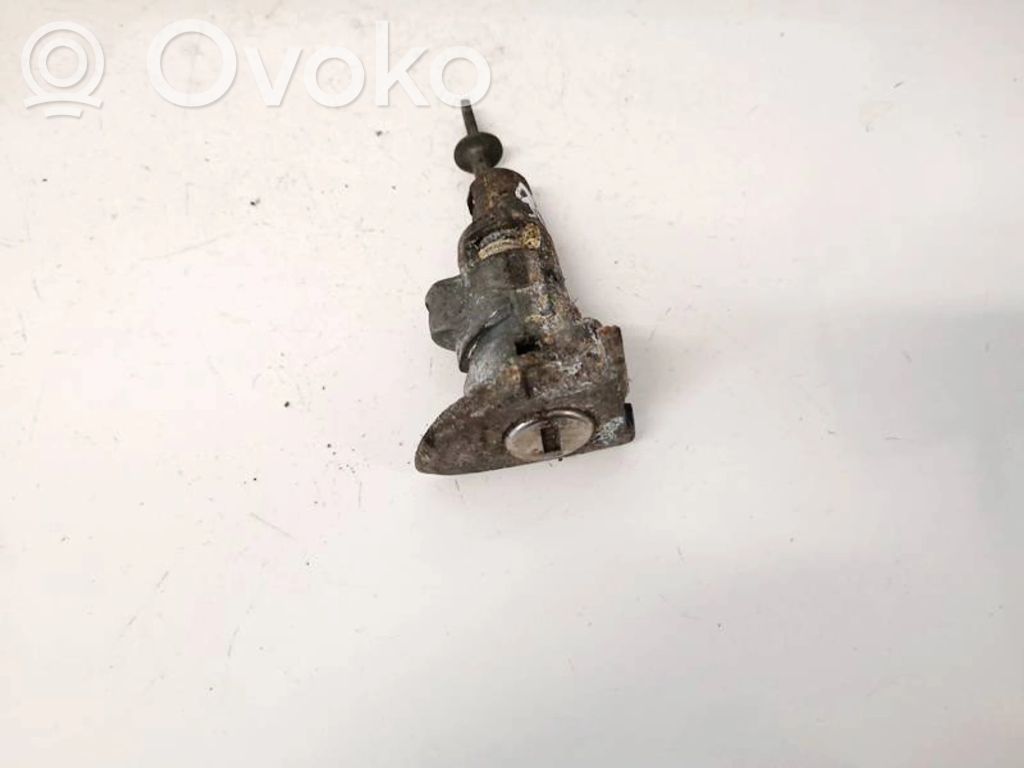 Volkswagen PASSAT B6 Serratura portiera anteriore (vicino alla maniglia)