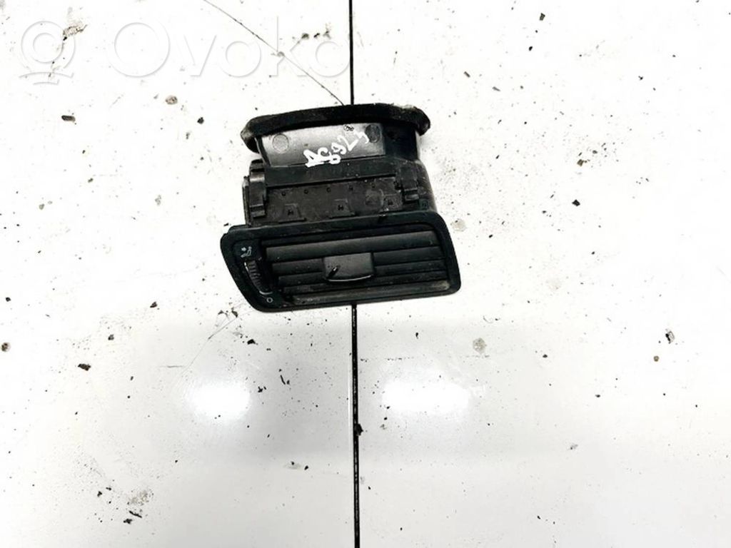 Volkswagen PASSAT B6 Grilă ventilație/ramă laterală bord 