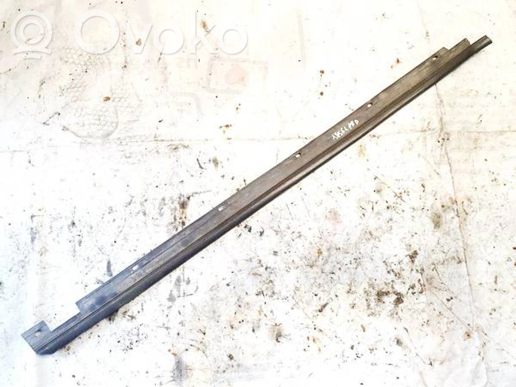 Audi A4 S4 B5 8D Rivestimento modanatura del vetro della portiera anteriore 