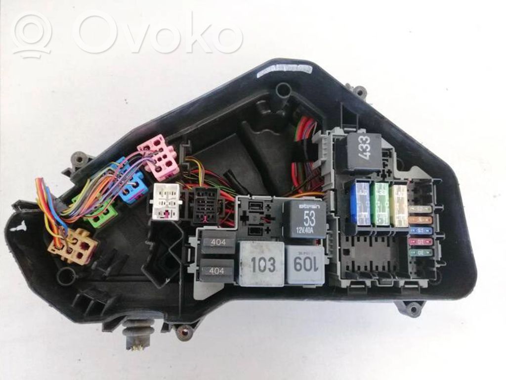 Volkswagen Touareg I Skrzynka bezpieczników / Komplet 