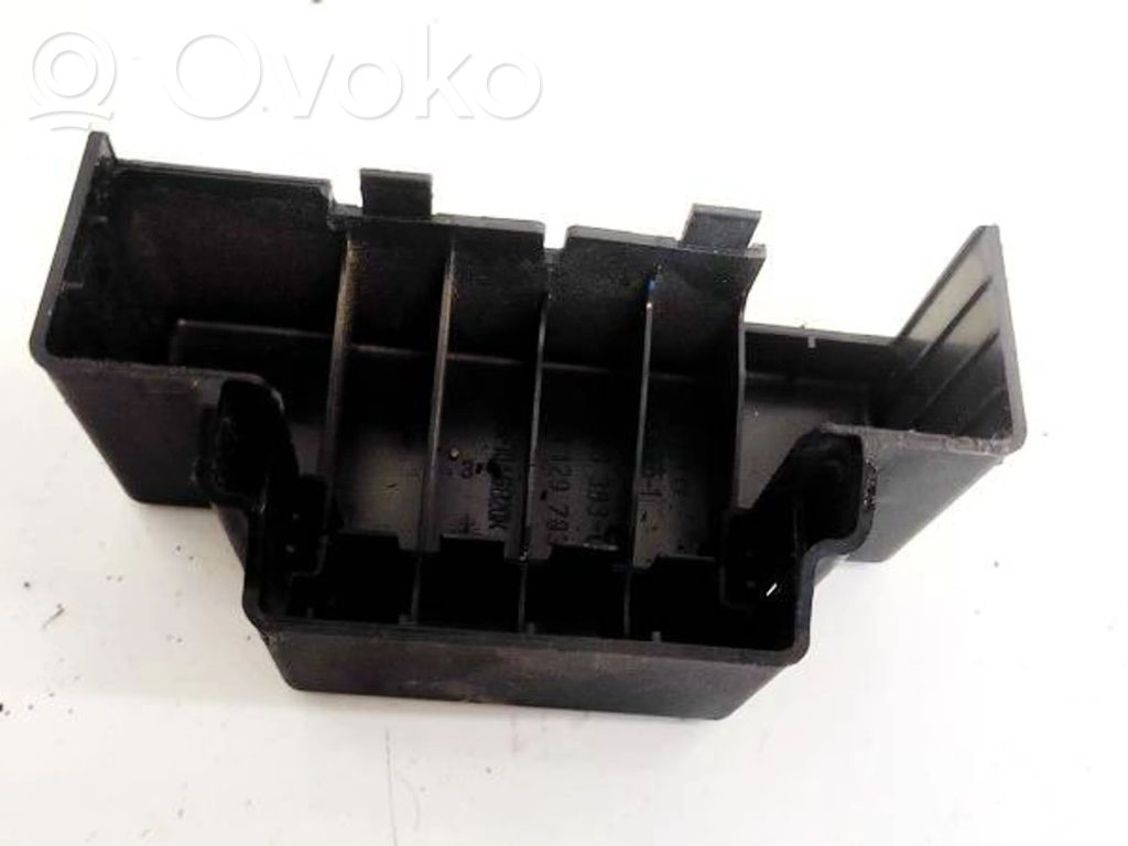 Opel Zafira B Coperchio scatola dei fusibili 