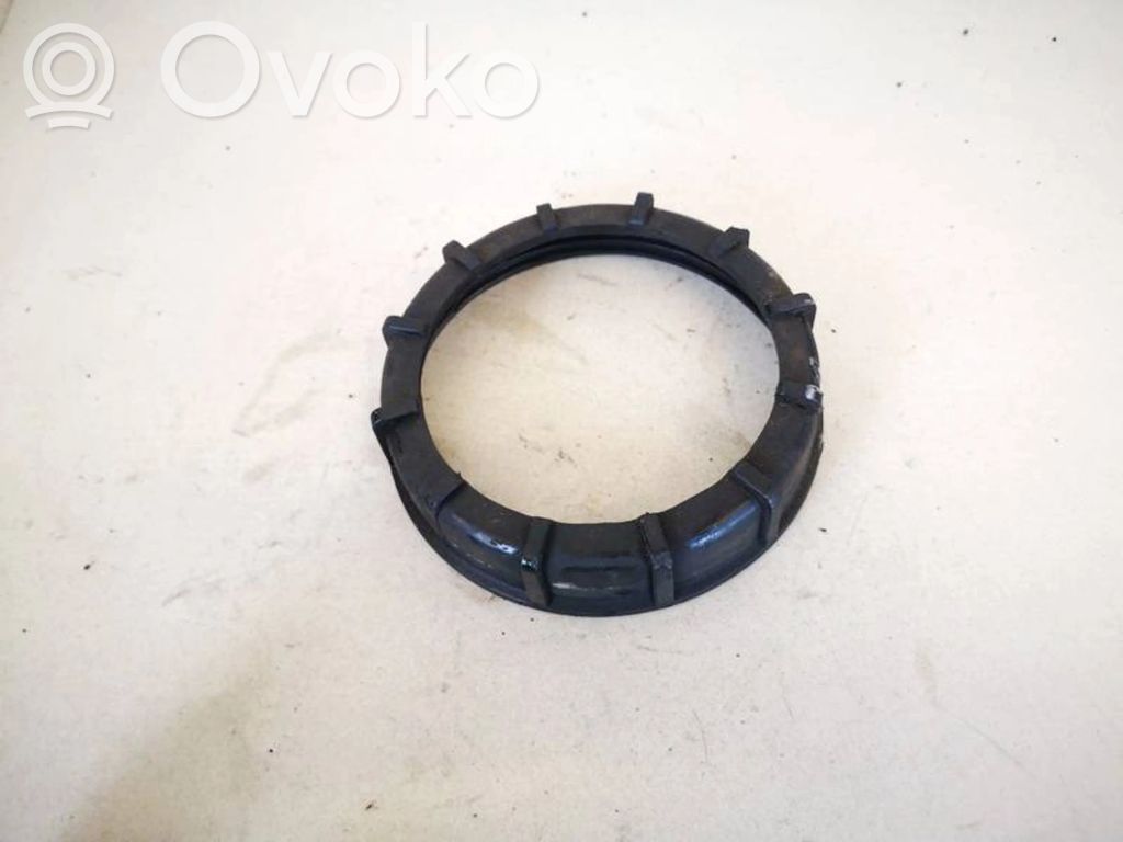 Volkswagen Golf IV Inel/piuliță fixare pompă combustibil înecată